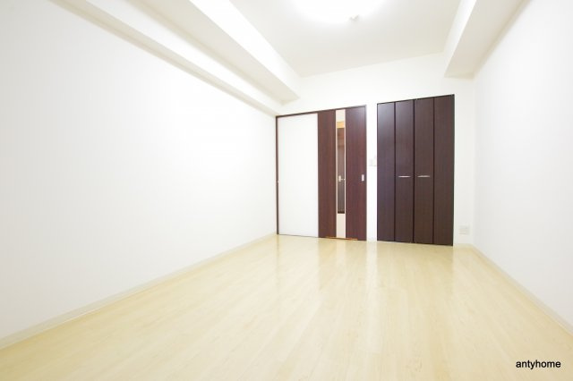 グランシス江坂　仲介手数料無料の居間・リビング