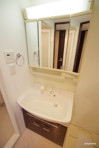 グランシス江坂　仲介手数料無料の洗面所