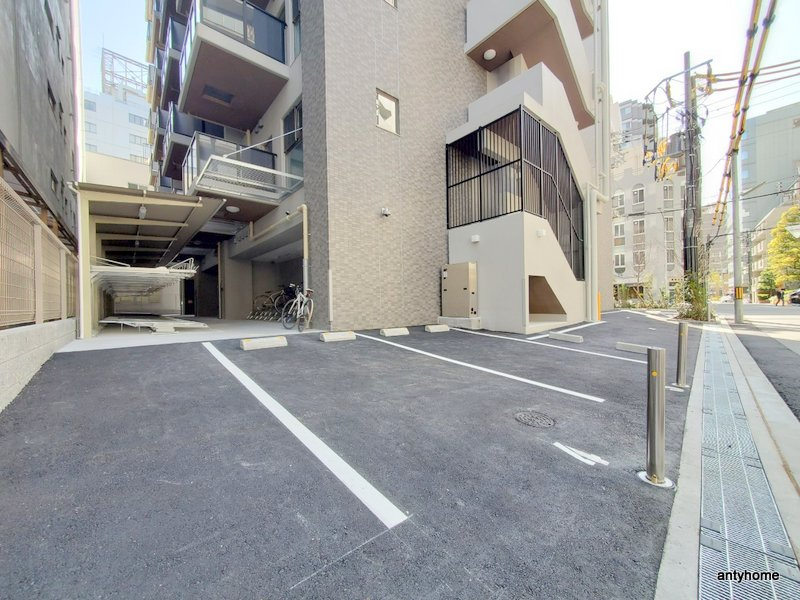 ワーブ大阪本町　仲介手数料無料の駐車場