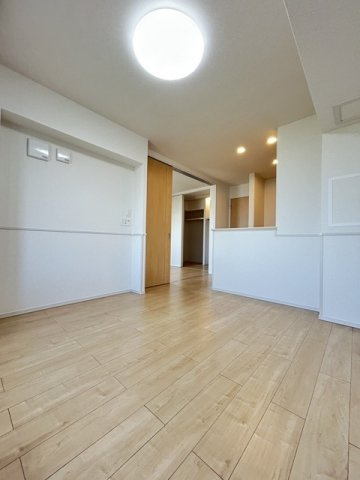 エレガントコーエイ　Ⅰの居間・リビング|ゆったり過ごせる居間です