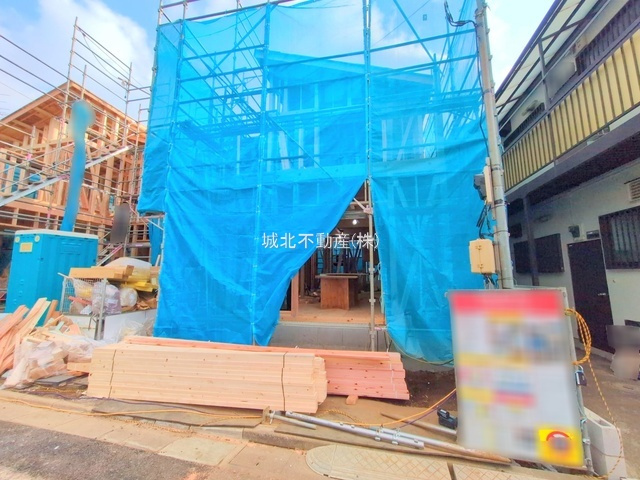 練馬区大泉学園町1丁目 全2棟 1号棟の外観|現地(2025年10月6日撮影)