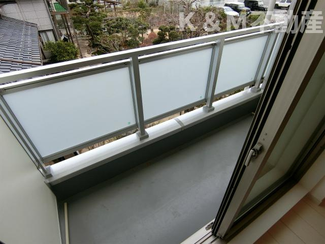 リブリ・グランズ レジデンス柏のバルコニー|バルコニーからの眺めを楽しみながら食事をしませんか