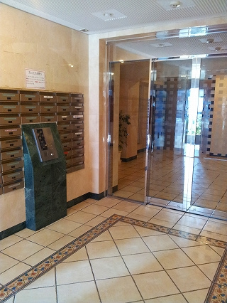 パレソレイユ西新宿のエントランス