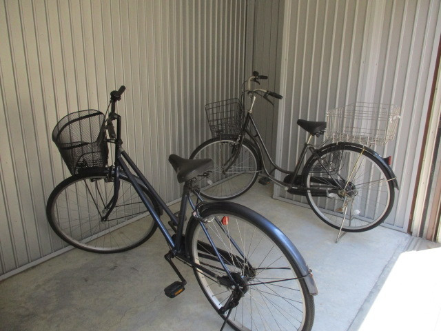 【その他】 | 敷地内自転車置き場です