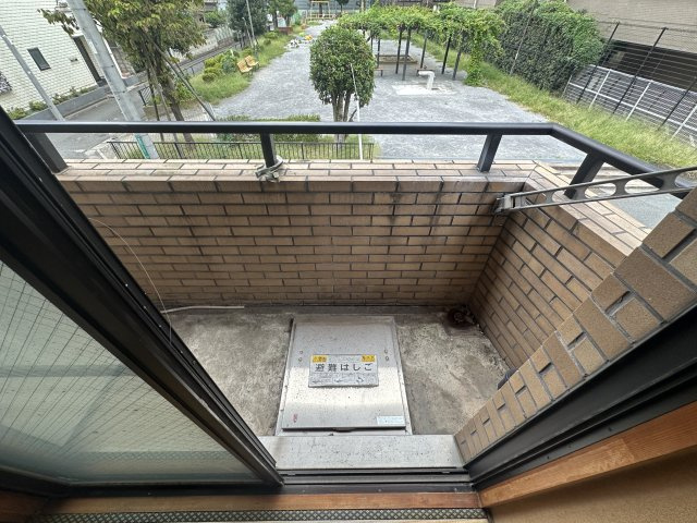 府中市宮西町３丁目の賃貸マンションのバルコニー