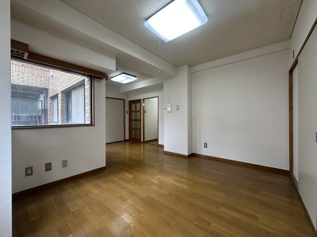 府中市宮西町３丁目の賃貸マンションの居間・リビング