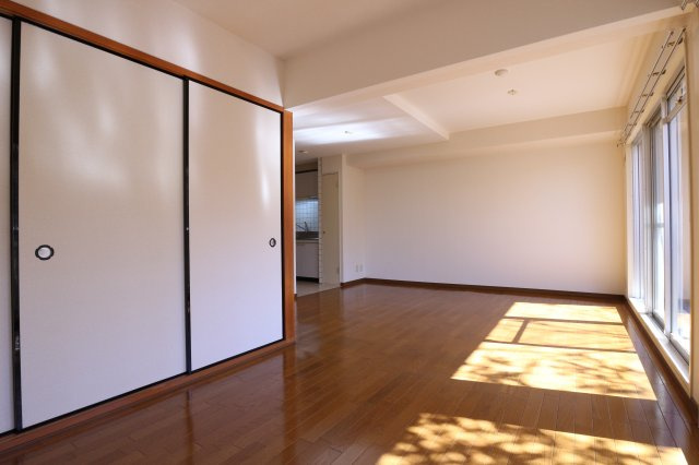 メルヴェーユ桃山台の居間・リビング