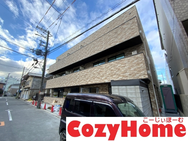 タイル張りのお洒落な外観です。