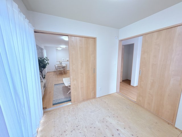 ハートフルタウンうるま市石川楚南2号棟の玄関