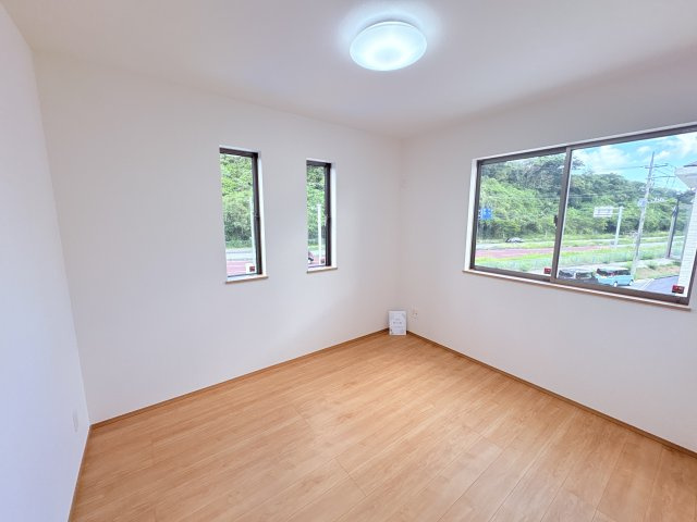 ハートフルタウンうるま市石川楚南2号棟の洋室