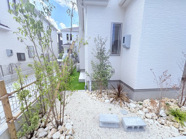 ハートフルタウンうるま市石川楚南2号棟の庭