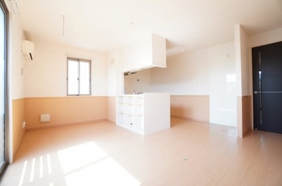 【居間・リビング】 | セジュールフローラ | ※同物件・反転タイプの写真です。