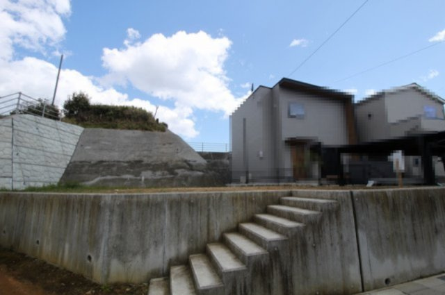 福井町　建築条件付き　売土地　　の前面道路含む現地写真