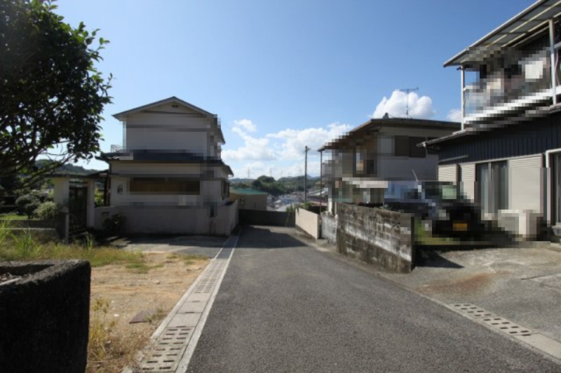 福井町　建築条件付き　売土地　　の前面道路含む現地写真