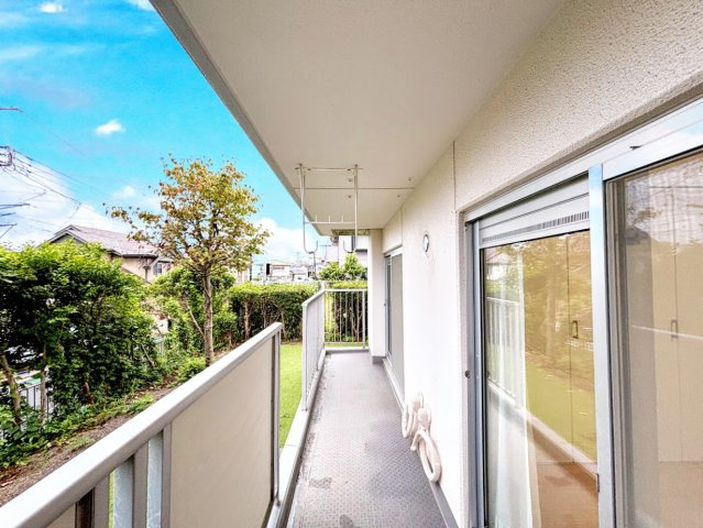 グリーンコーポ東戸塚A棟のバルコニー|◆日当たり良好なバルコニー！毎日のお洗濯にも嬉しいですね！
