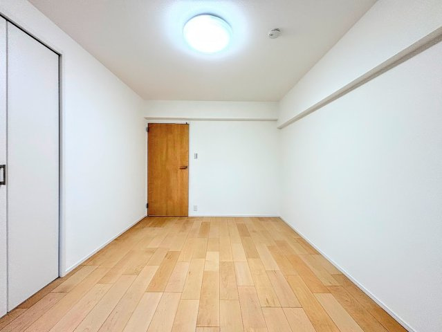 グリーンコーポ東戸塚A棟の洋室|◆感性を育むプライベートルームはシンプルでスマートな空間。好みの空間で読書をしたり、音楽を聞いたりと一人の時間も充実したものにできます。
