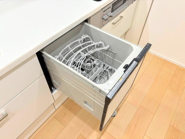 グリーンコーポ東戸塚A棟のその他|◆食後の食器洗いは食洗機にお任せ！ご家族と団らんの時間を。家事の時短に効果大の食洗器付き。高温洗浄、節水効果もございます。
