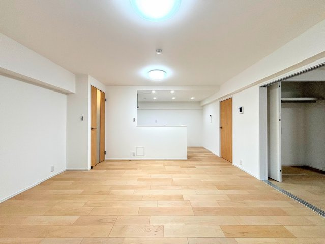 グリーンコーポ東戸塚A棟の居間・リビング|◆一家だんらんのスペースとなるＬＤＫ。窓から明るい光が差し込み、思わず家族の会話も弾む快適な空間。
