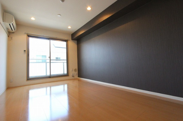 CREA湘南の居間・リビング|※他のお部屋の参考写真です。※アクセントクロスは変更の可能性あり。