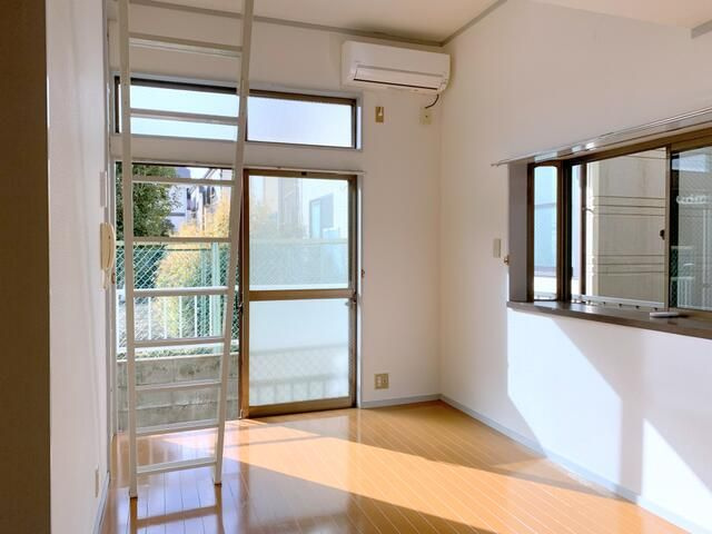 フラットの洋室