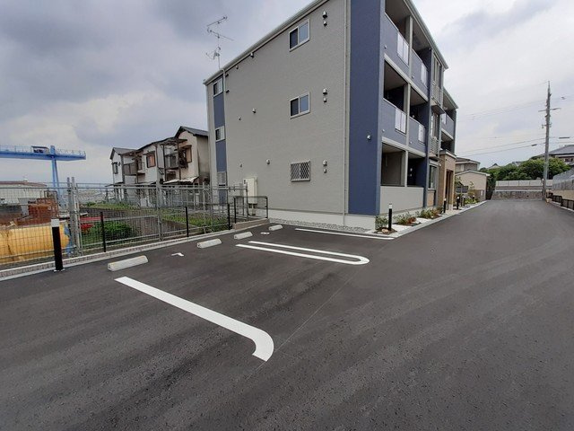 ラ　ヴィータ　リッカの駐車場|車をお持ちの方に嬉しい駐車場付きの物件です