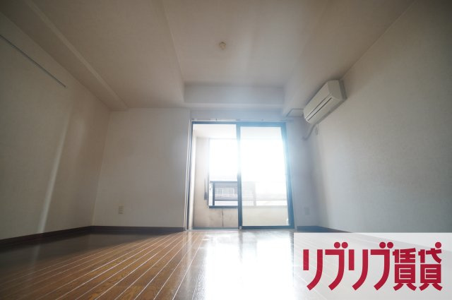 ベルメゾン松波の居間・リビング