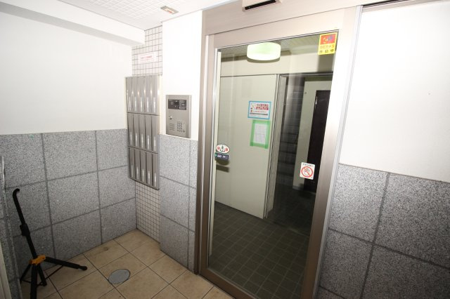 パレス龍大のエントランス|オートロックで安心です