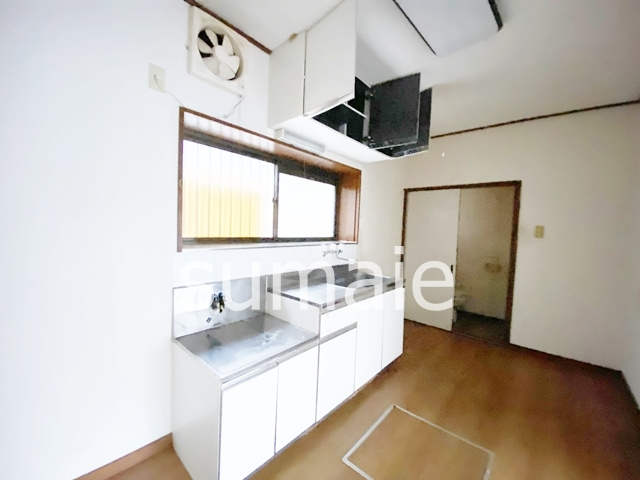 ゴールデンハイツＢのキッチン|★キッチンに窓がついてます★