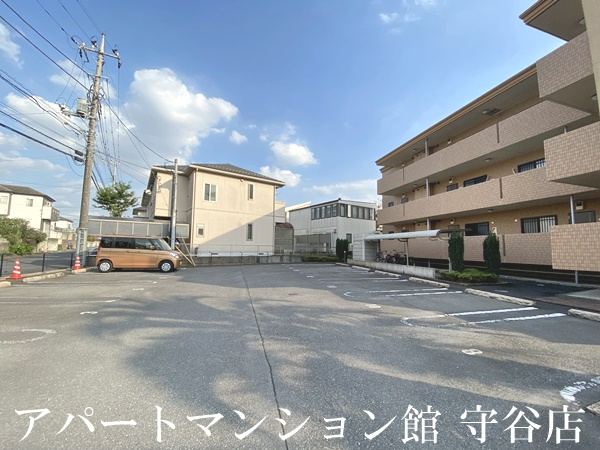 シュロス松前台の駐車場