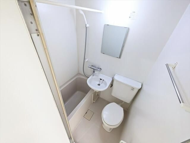 ヴィラ東久留米の浴室