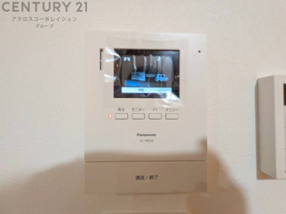 訪問者が来たときにテレビ画面で確認できるため、安心してドアを開けられます。録画機能があるものもあり、留守中に来訪者を記録しておくことができます。利便性が高く、セキュリティ面でも安心です。