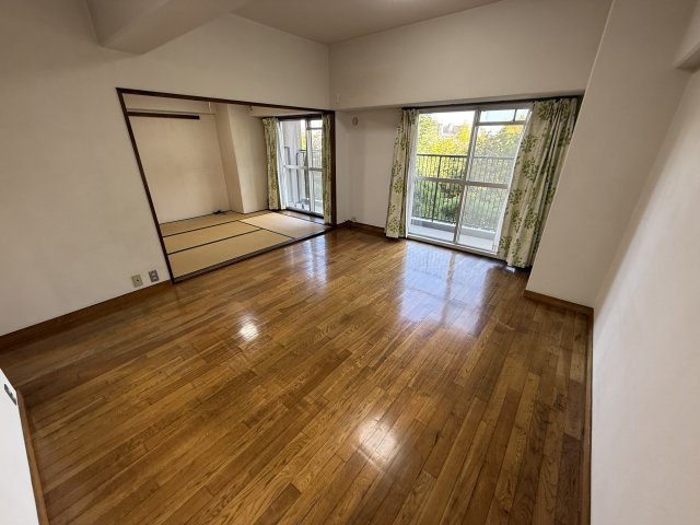 千里中央パークヒルズG棟の居間・リビング