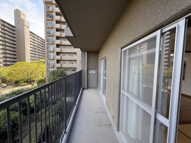 千里中央パークヒルズG棟のバルコニー