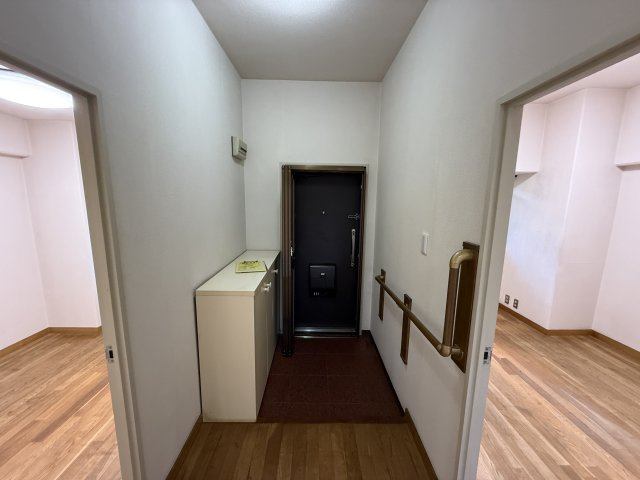 千里中央パークヒルズG棟の玄関