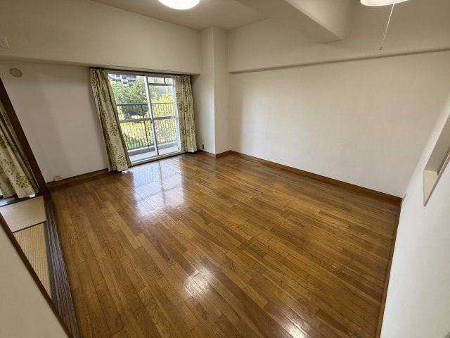 千里中央パークヒルズG棟の居間・リビング