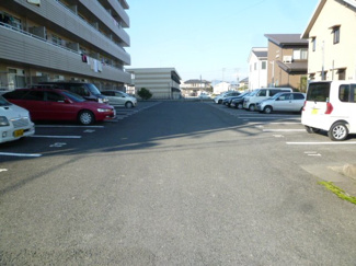 【駐車場】