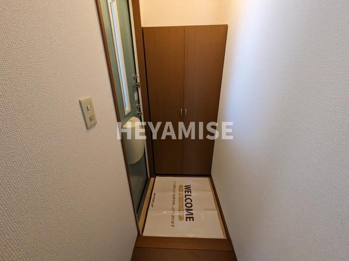 メルベーユ富の原D棟の玄関