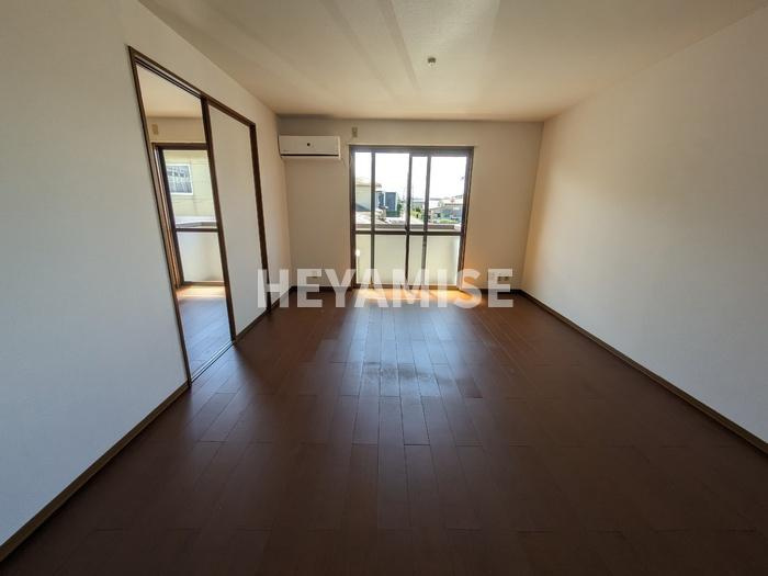 メルベーユ富の原D棟の居間・リビング