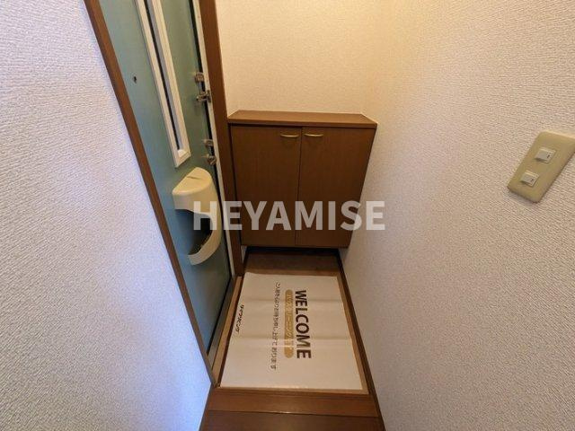 メルベーユ富の原A棟の玄関