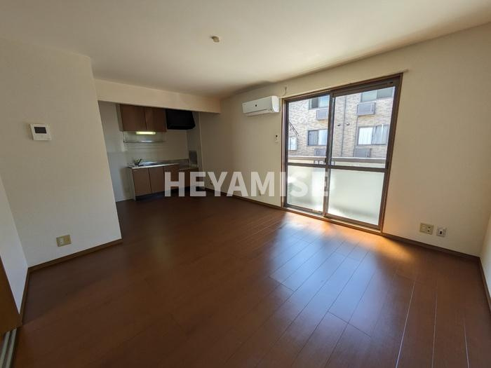 メルベーユ富の原A棟の居間・リビング