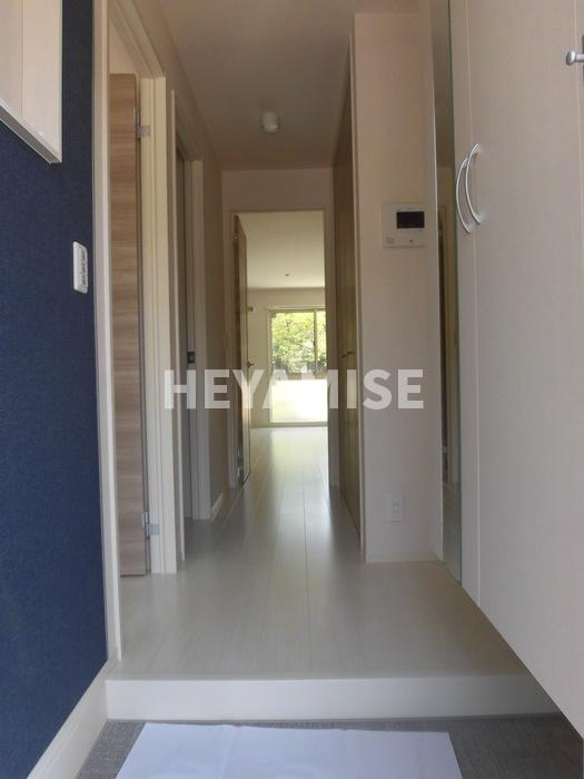 ラ　ルーチェの玄関