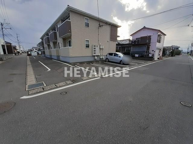 ラダーリーフの駐車場