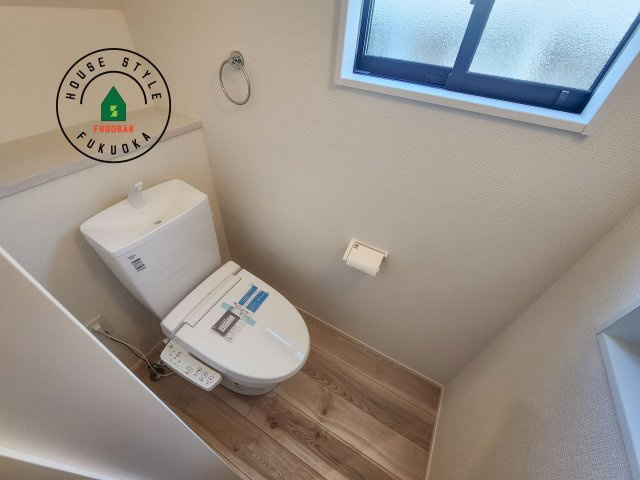 筑紫野市紫5丁目第3-2棟(5号棟)の内観：施工例|温水洗浄便座を完備しております。2ヶ所にトイレがあるのは朝の慌ただしい時間も安心です。