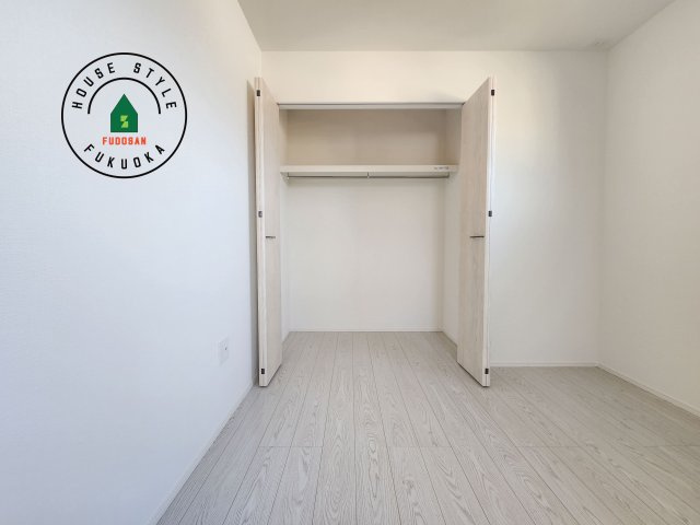 筑紫野市紫5丁目第3-2棟(5号棟)の内観：施工例|柔らかい陽光が差し込む明るいお部屋を演出する設計。彩光の取れる窓が気持ちの良いお部屋を創り上げます。