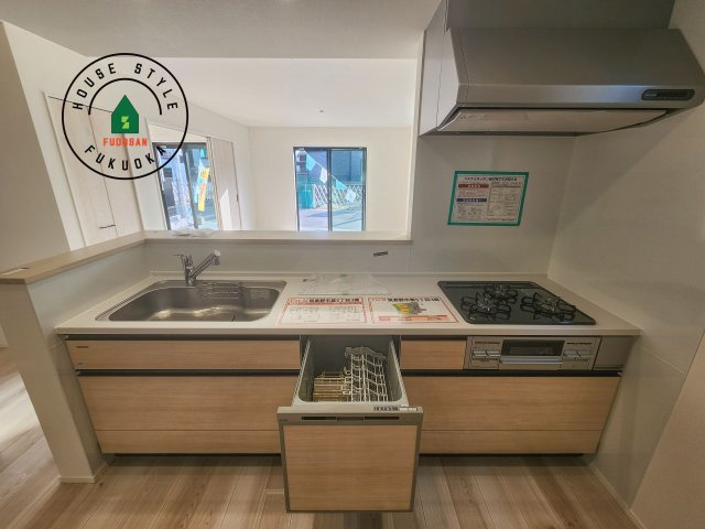 筑紫野市紫5丁目第3-2棟(5号棟)の内観：施工例|キッチン。グリル・食器洗い乾燥機・浄水器も完備。