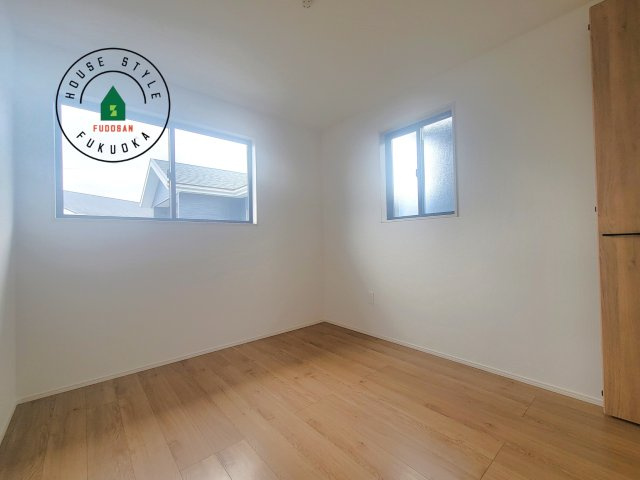 筑紫野市紫5丁目第3-2棟(4号棟)の内観：施工例|柔らかい陽光が差し込む明るいお部屋を演出する設計。彩光の取れる窓が気持ちの良いお部屋を創り上げます。