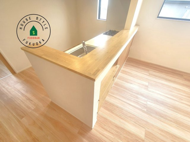 筑紫野市紫5丁目第3-2棟(4号棟)の内観：施工例|キッチンから立ち込める香りが今日の料理を期待させます。