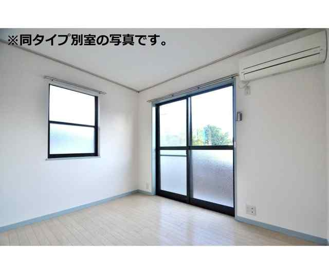 川崎市多摩区南生田２丁目のアパートの洋室