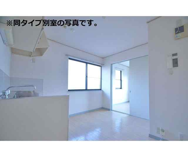 川崎市多摩区南生田２丁目のアパートの居間・リビング