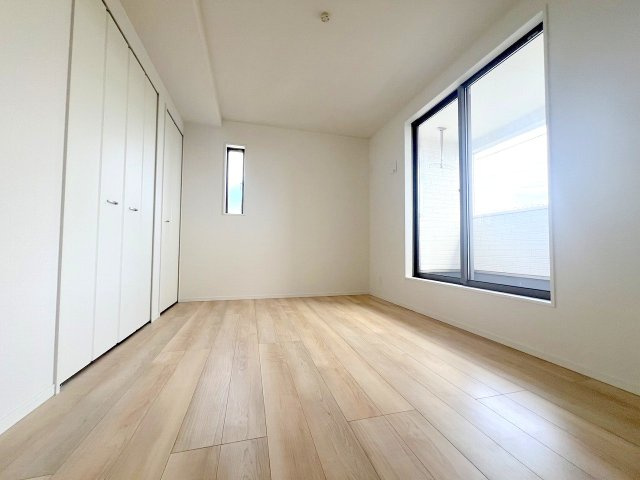 武蔵村山市岸1丁目　新築　全1棟の洋室